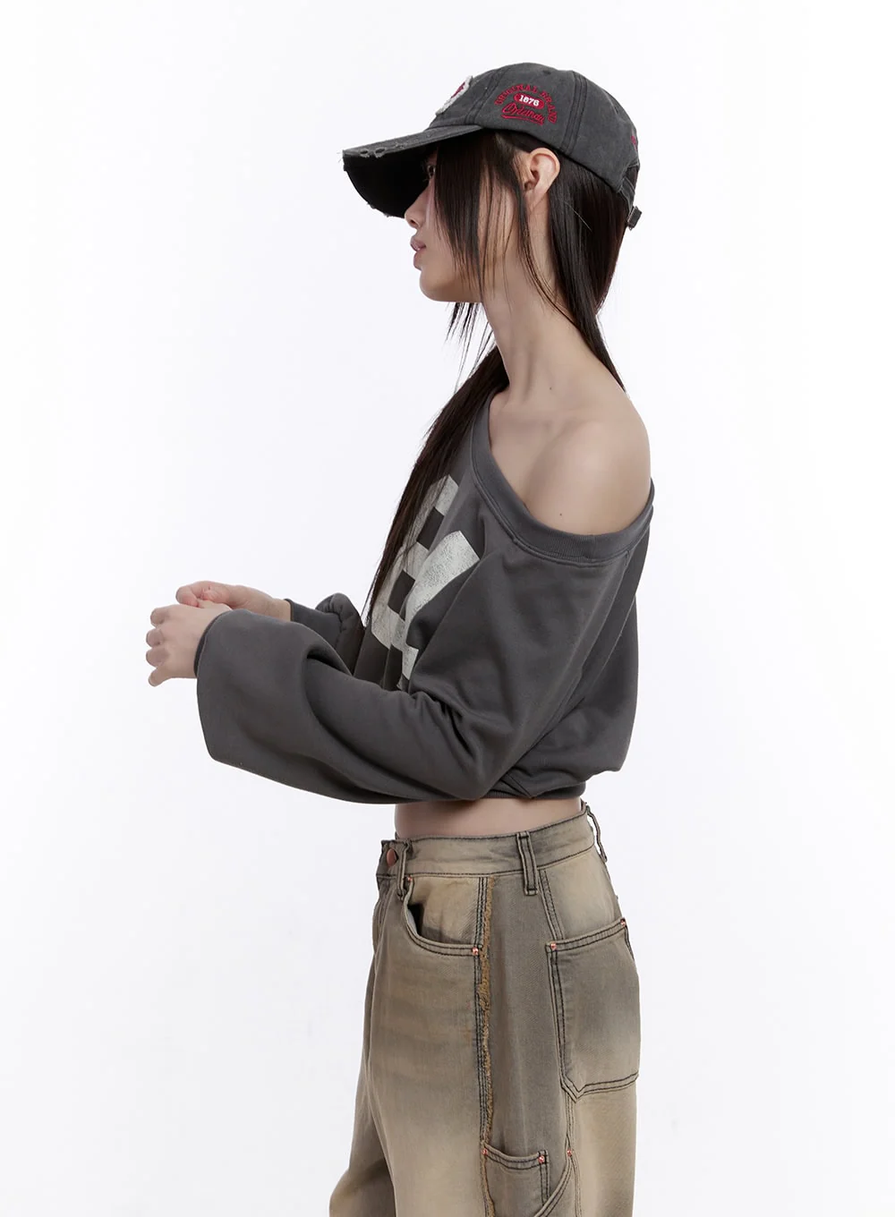 84 Graphic One-Shoulder Cropped Sweatshirt CF512 - Image 6