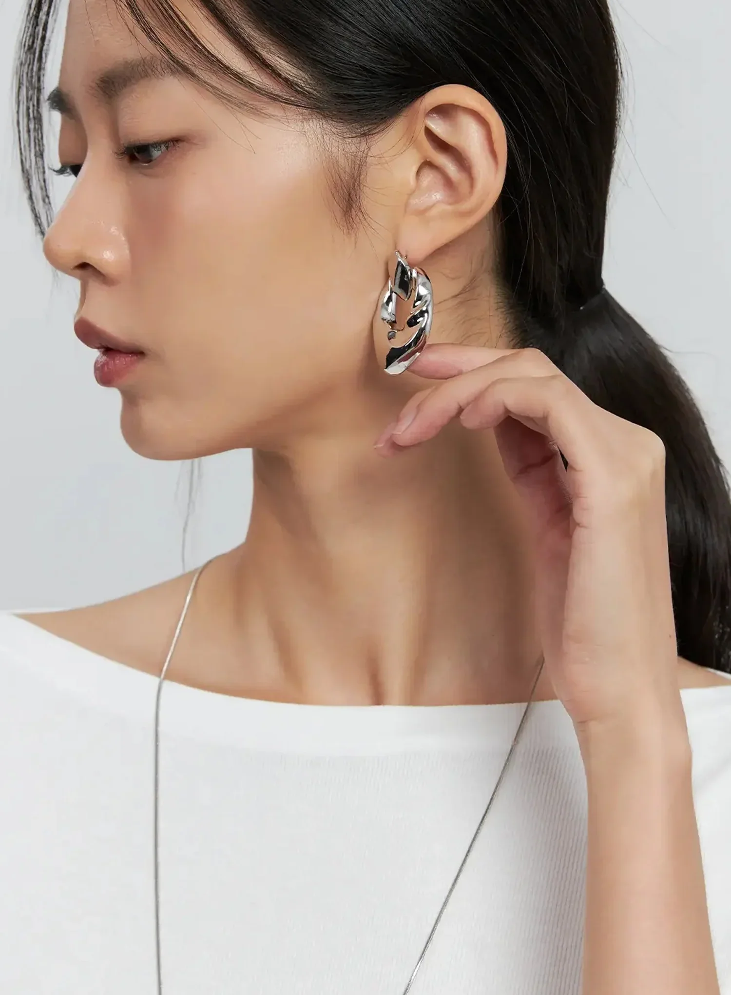 Abstract Wave Hoop Earrings IS515 - Image 4