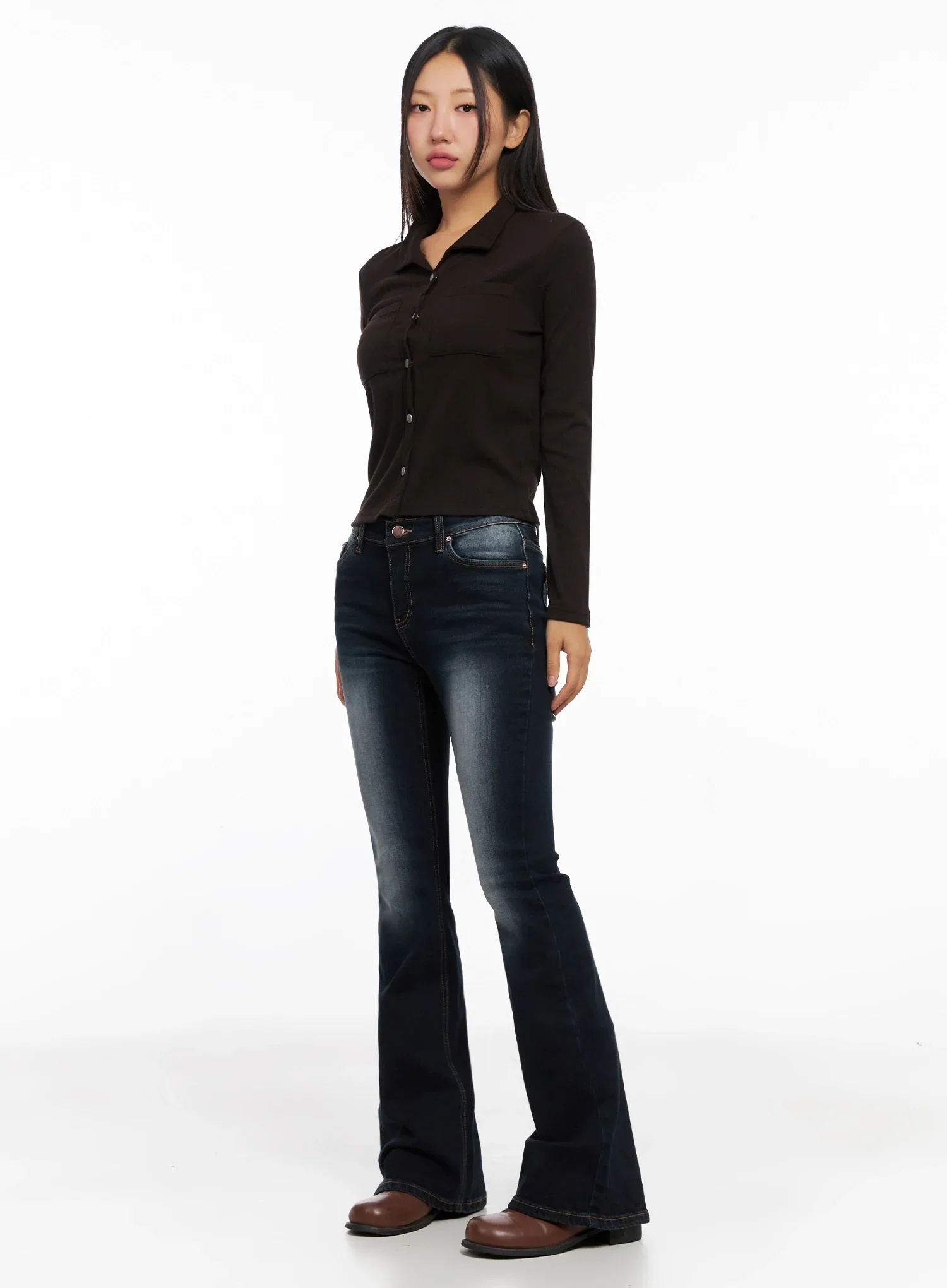 Aliyah Mid-Rise Flared Jeans IG528 - Image 2