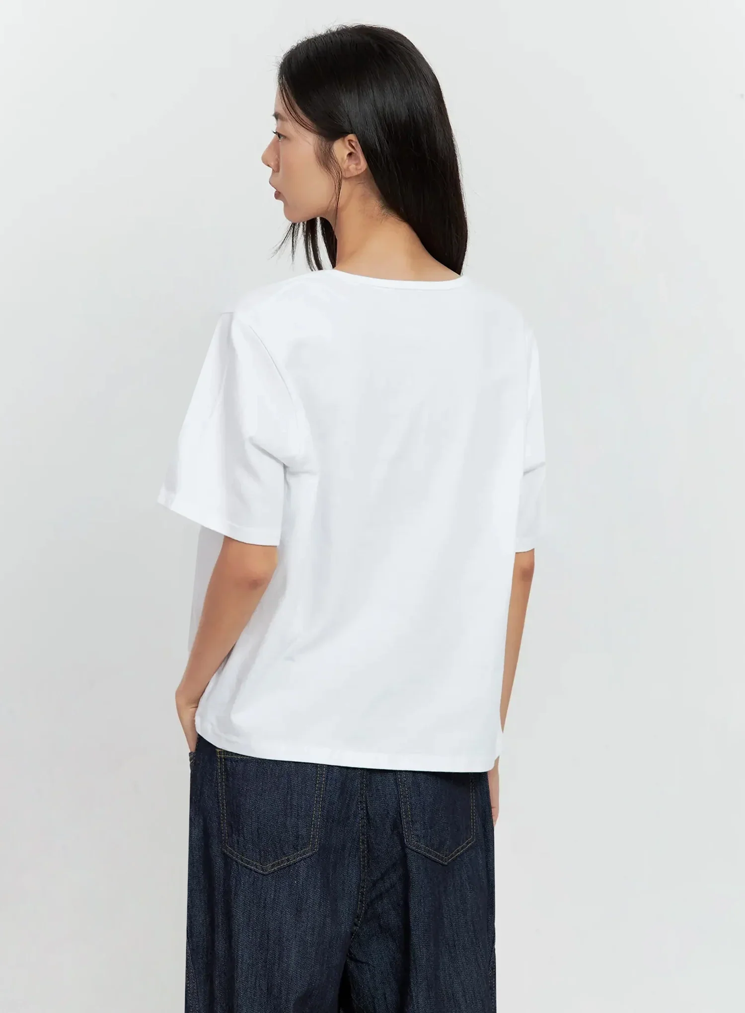 Basic U-Neck T-Shirt IL528 - Image 11