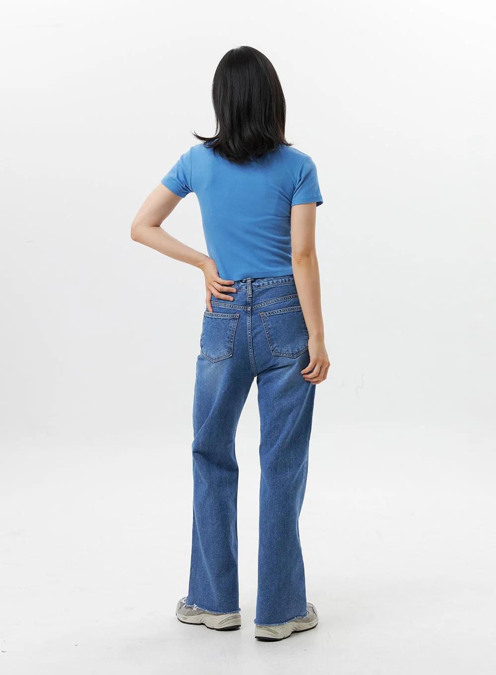 Buttoned U-Neck Crop Tee OG318 - Image 4