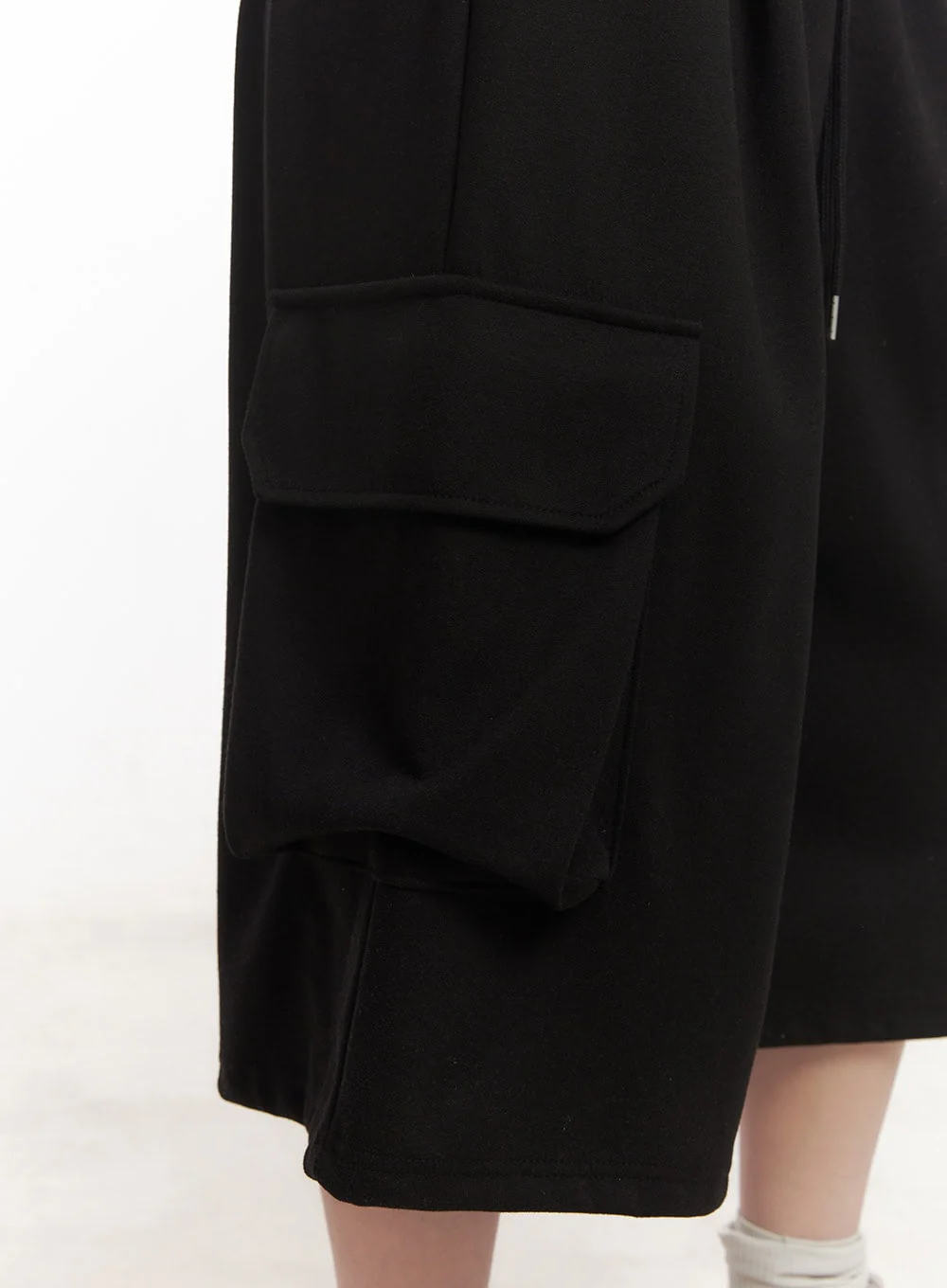 Cargo Oversized Bermuda Sweatshorts CM518 - Image 8