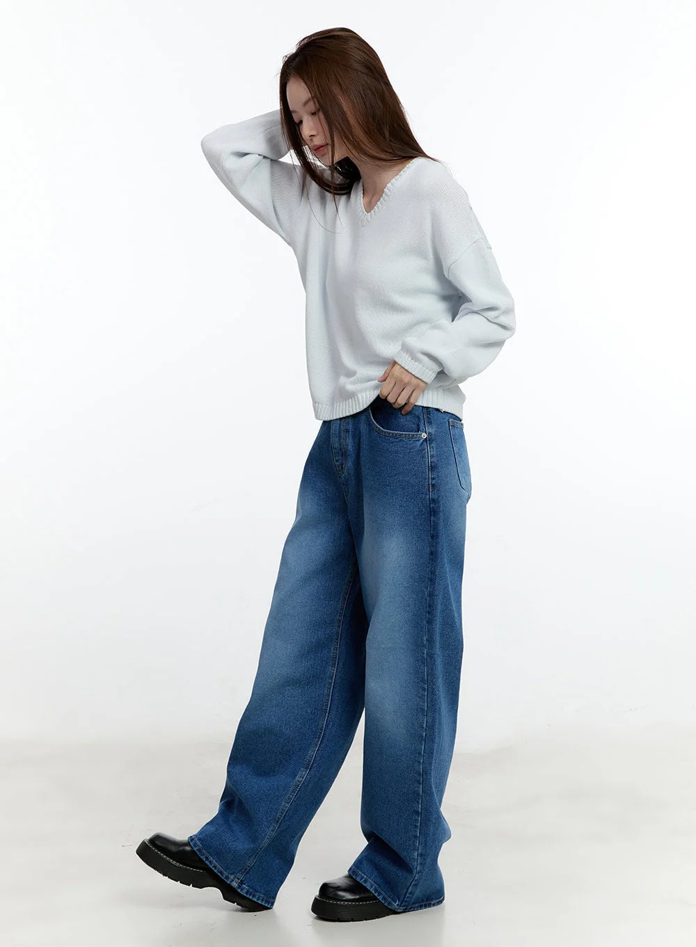Cozy Relaxed-Fit V-Neck Sweater CM521 - Image 5