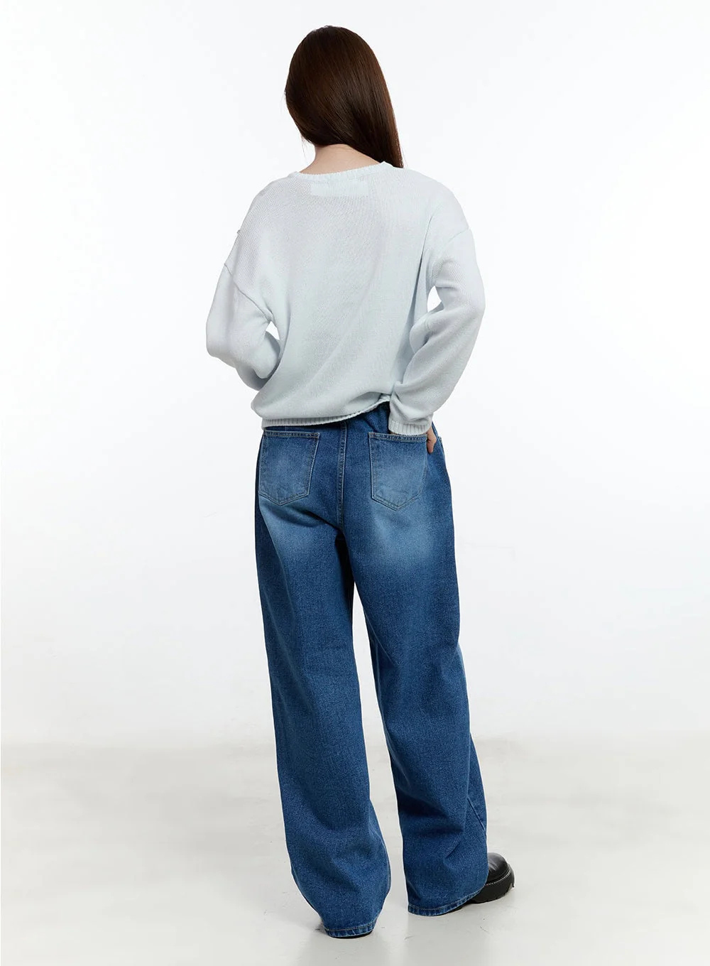 Cozy Relaxed-Fit V-Neck Sweater CM521 - Image 6
