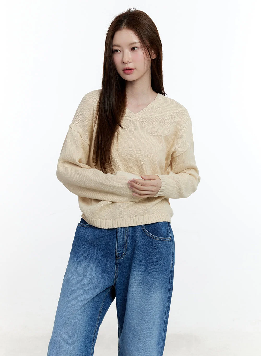 Cozy Relaxed-Fit V-Neck Sweater CM521 - Image 8