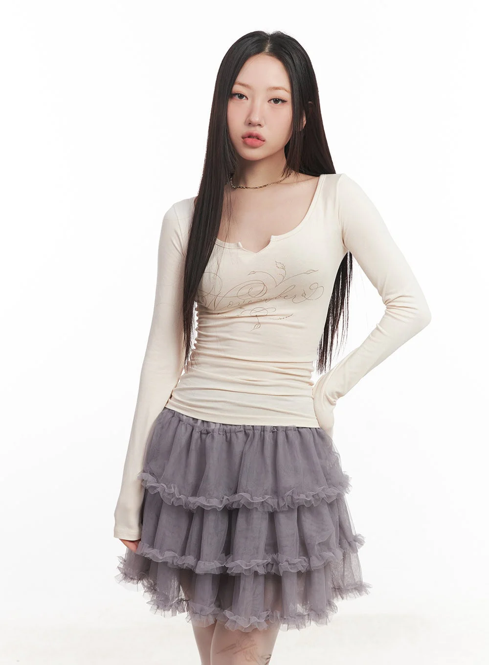 Graphic Long-Sleeve V-Neck Top CM528 - Image 11