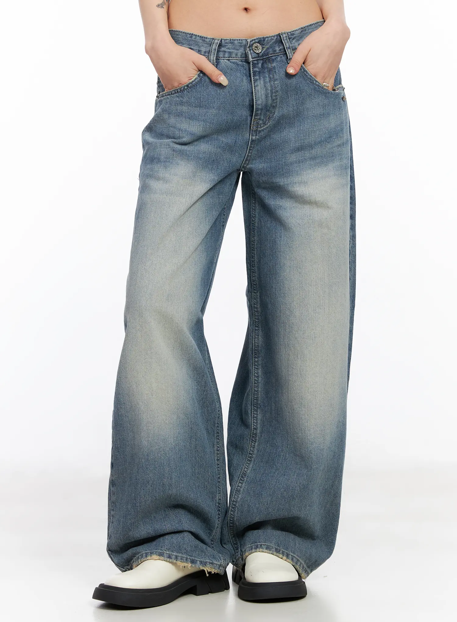 Itzel Low Rise Wide Leg Jeans CM516