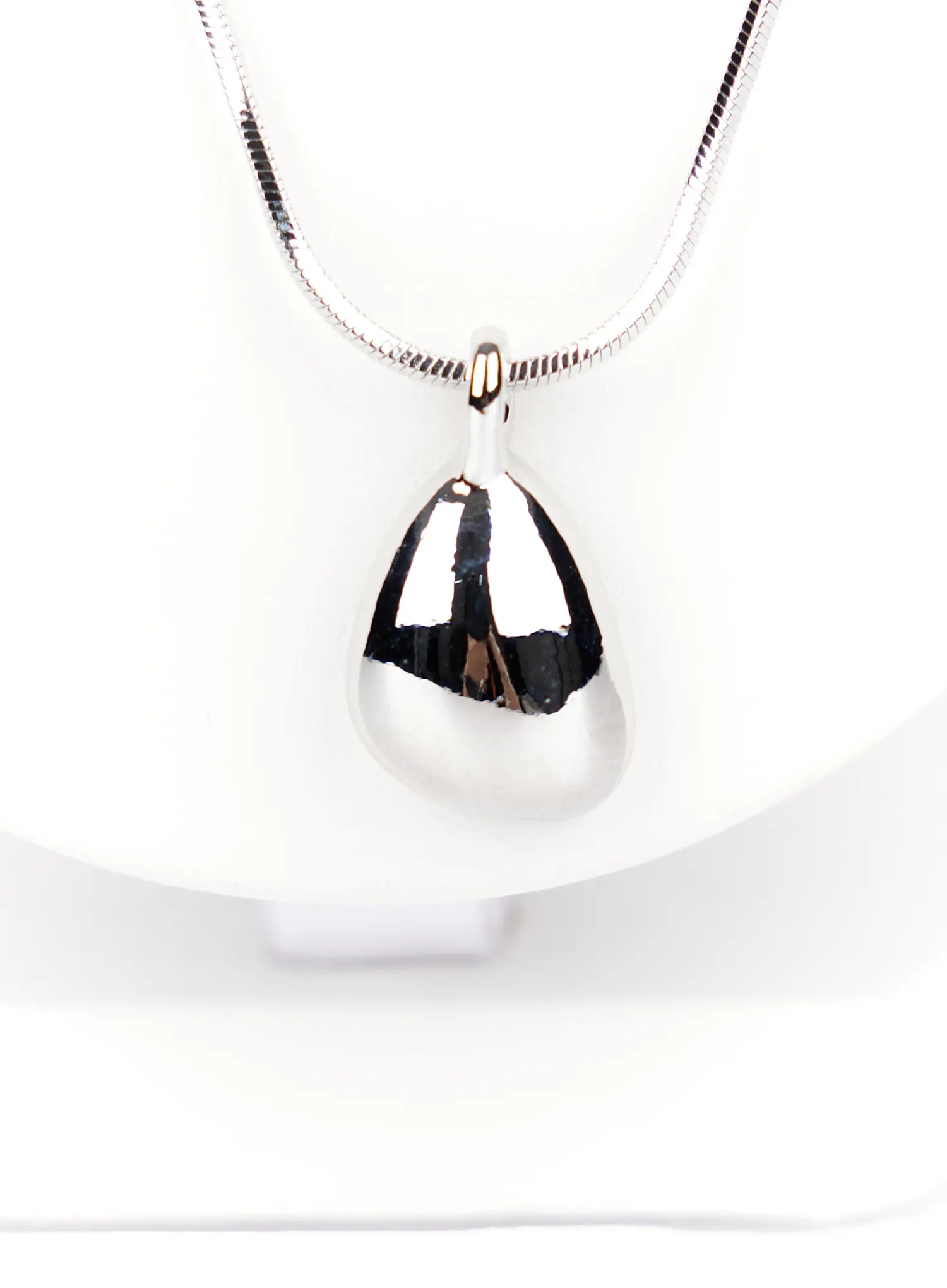 Layered Oval Pendant Necklace CA527 - Image 4