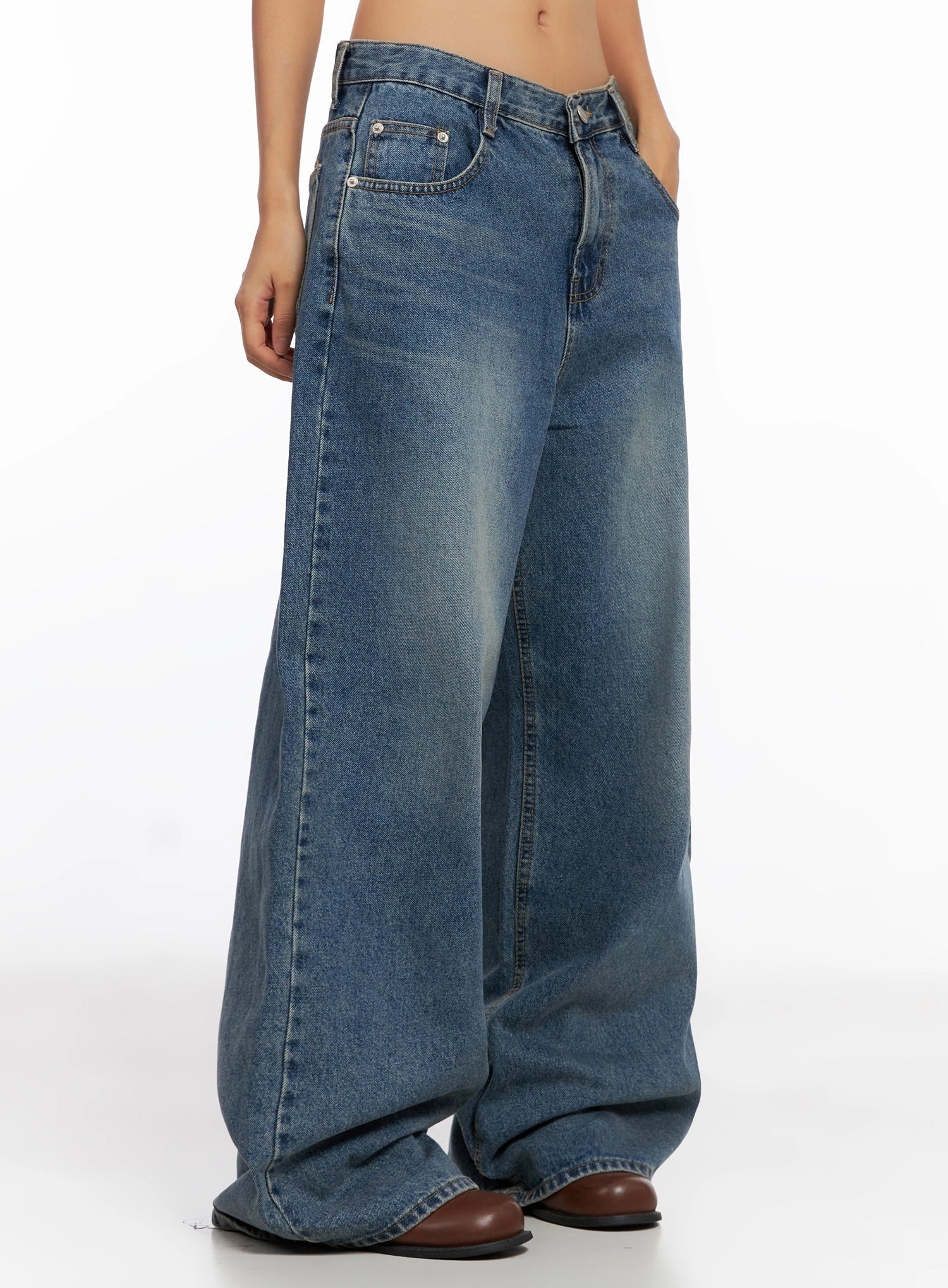 Lilah Wide-Leg Washed Jeans IG527 - Image 9