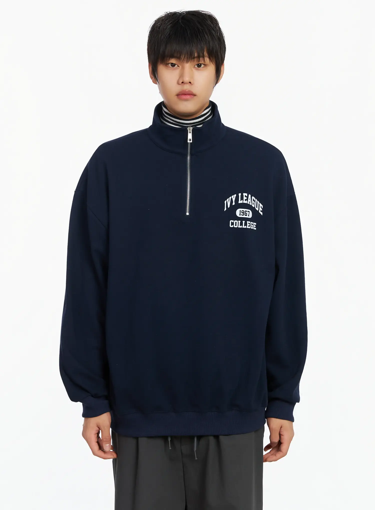 Men's Collegiate Graphic Quarter Zip Sweatshirt IJ527 - Image 10