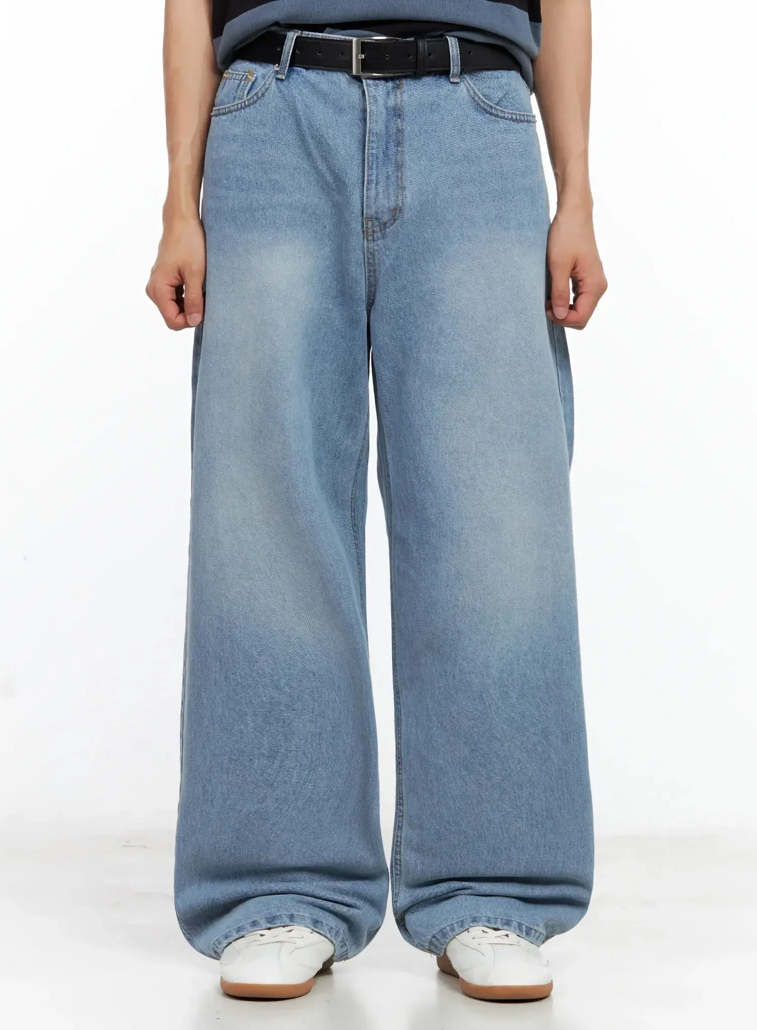 Men's Light-Wash Relaxed Jeans IL516