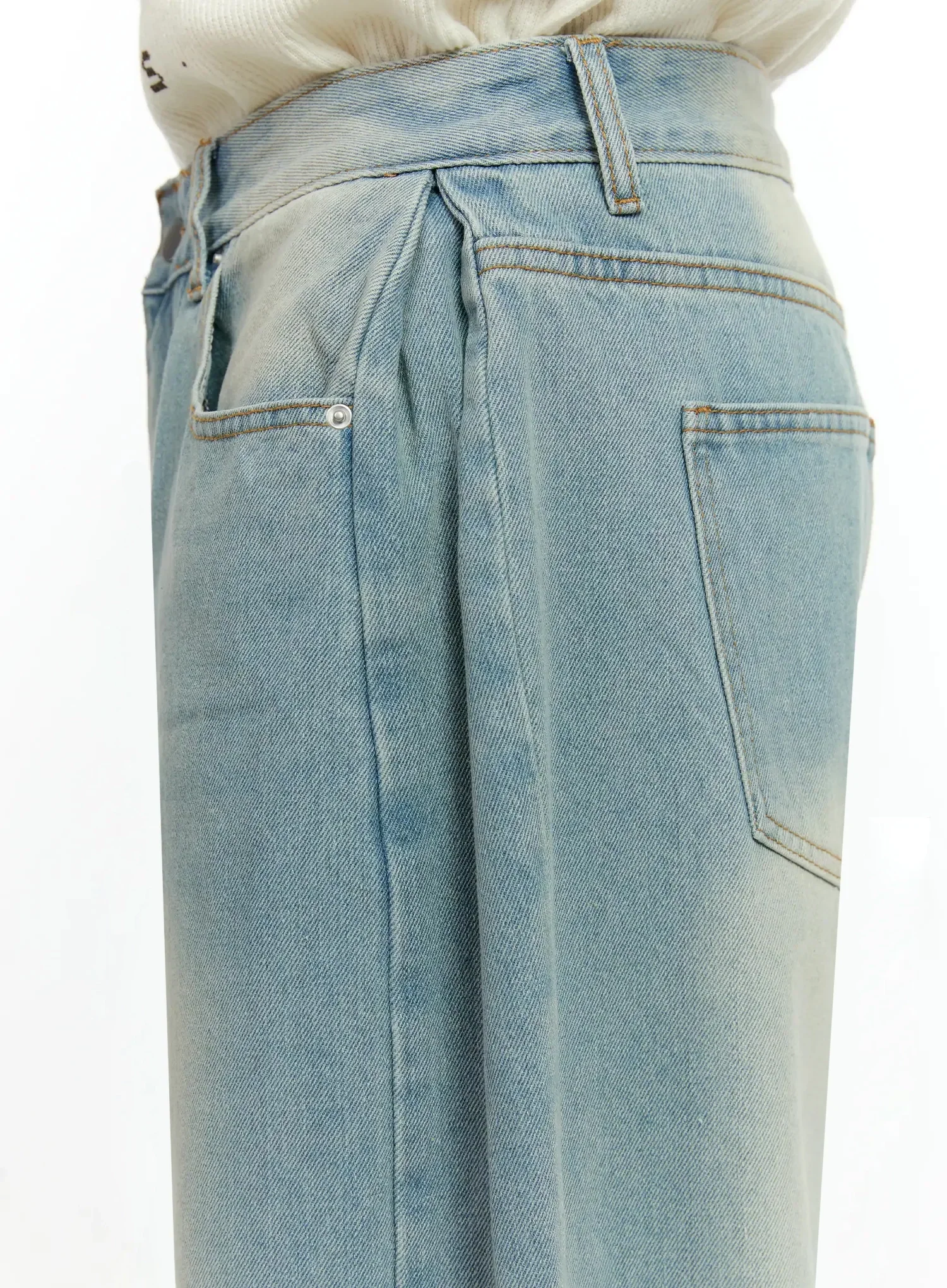 Men's Light Washed Side Point Jeans IN525 - Image 2