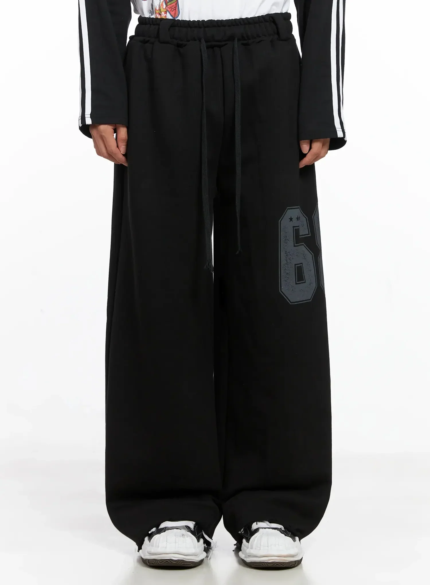 Men's Number Graphic Sweatpants IO517 - Image 5