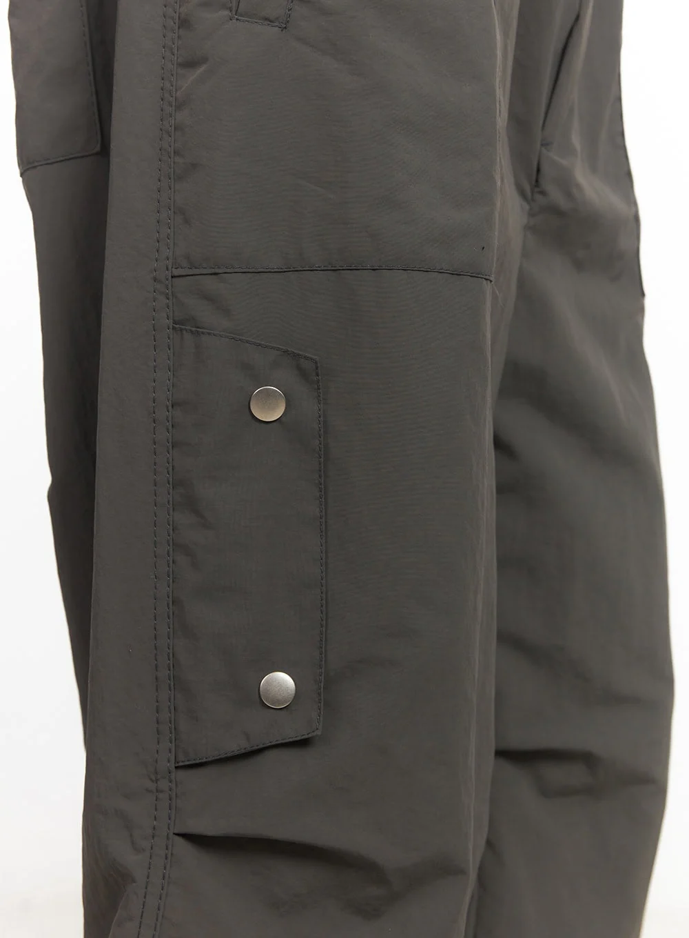 Men's Nylon Pocketed Wide-Fit Shorts IA510 - Image 5