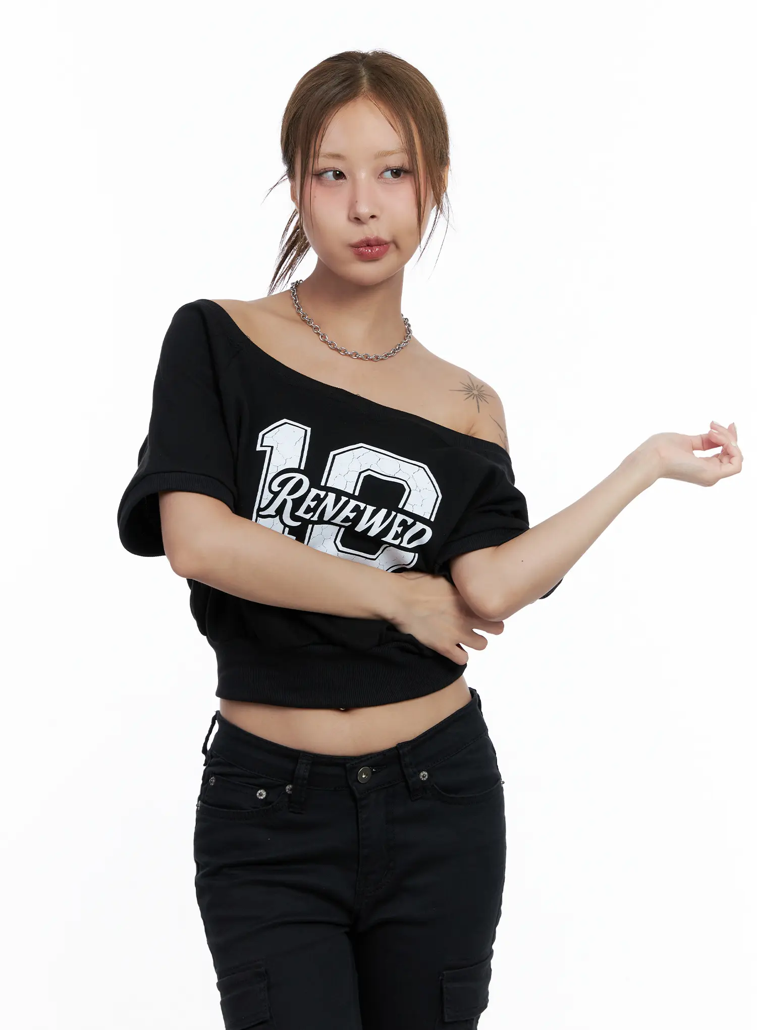 Off-Shoulder Graphic Cropped Tee CL511 - Image 16