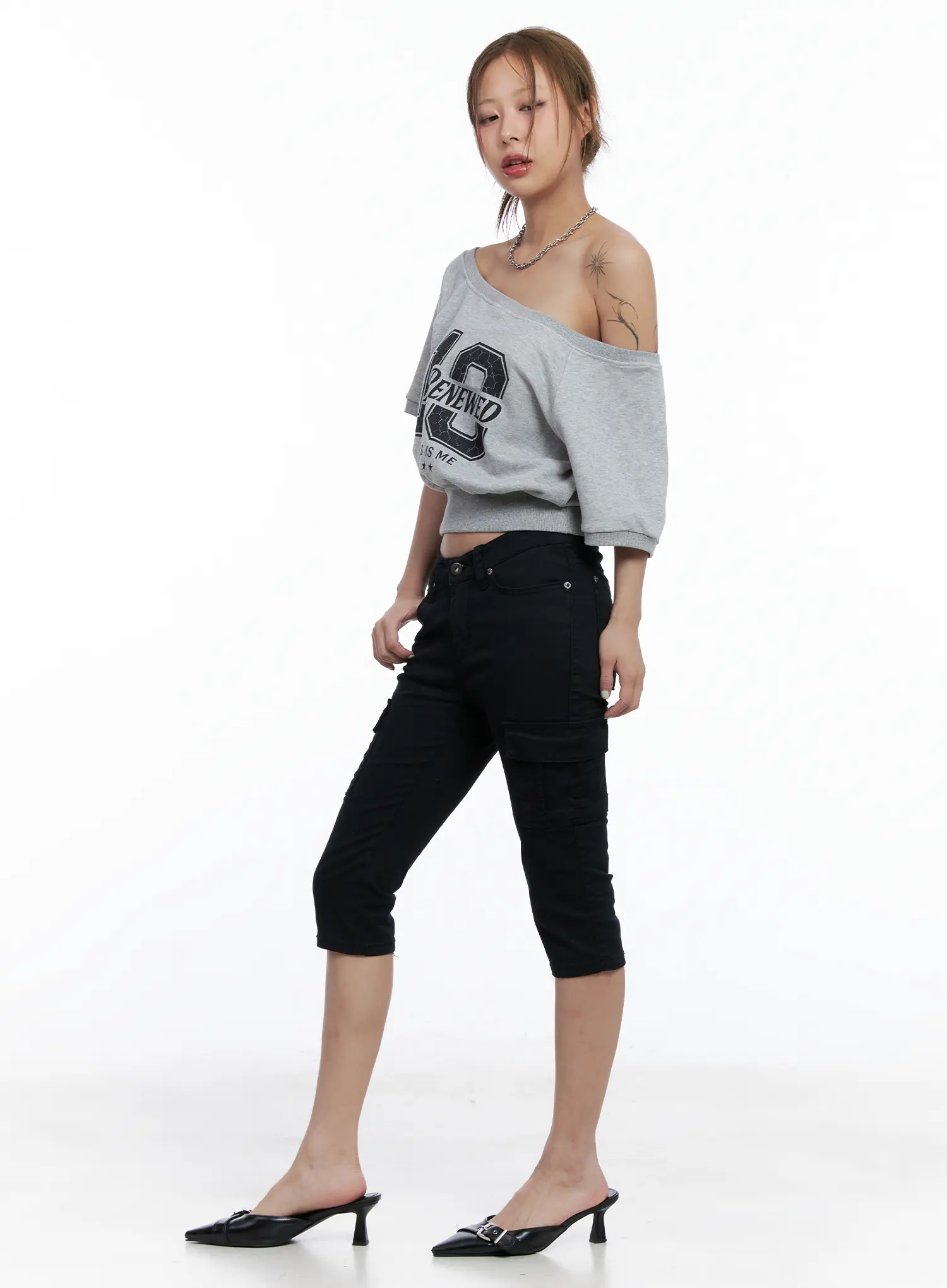 Off-Shoulder Graphic Cropped Tee CL511 - Image 5