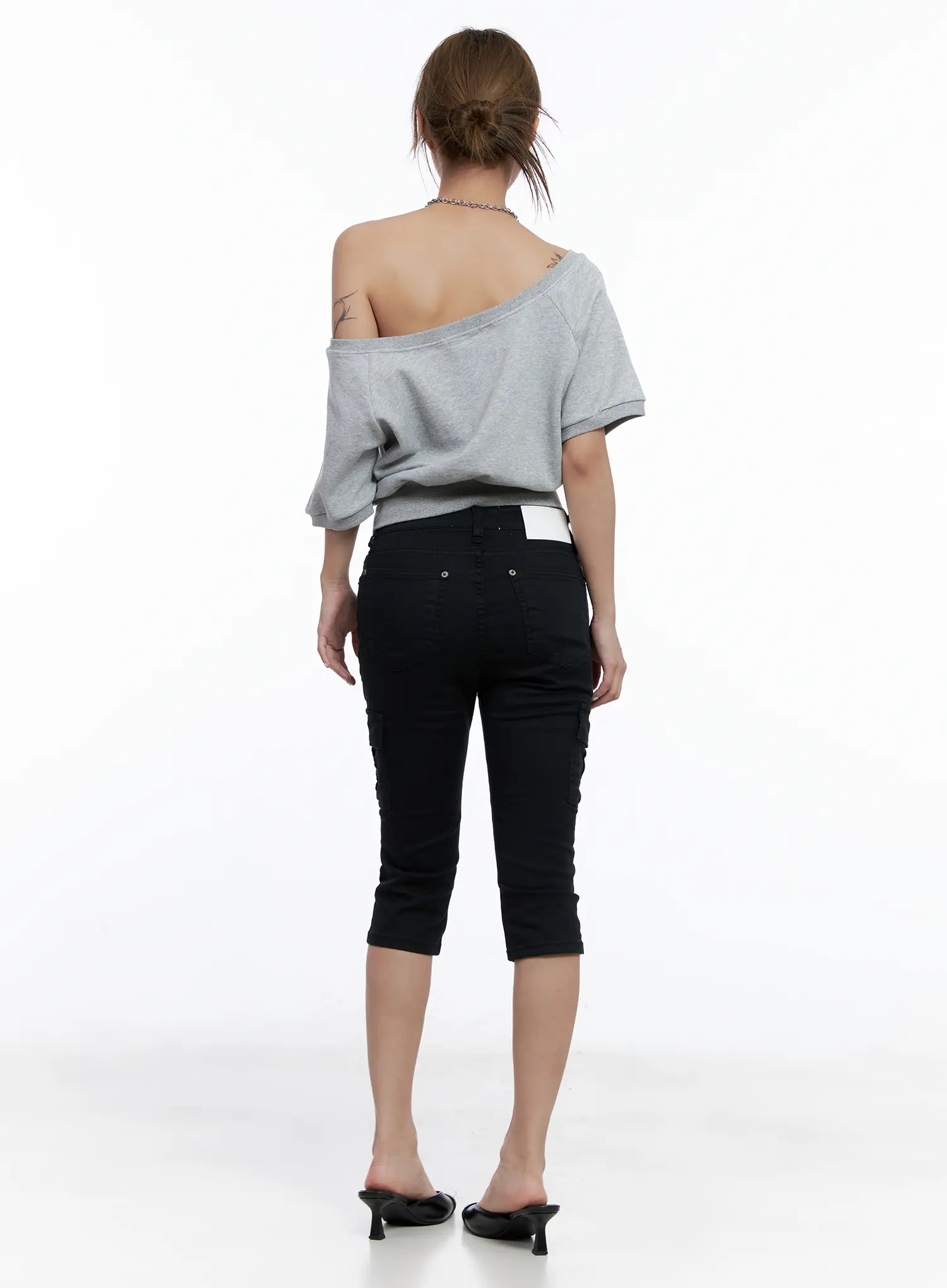 Off-Shoulder Graphic Cropped Tee CL511 - Image 9