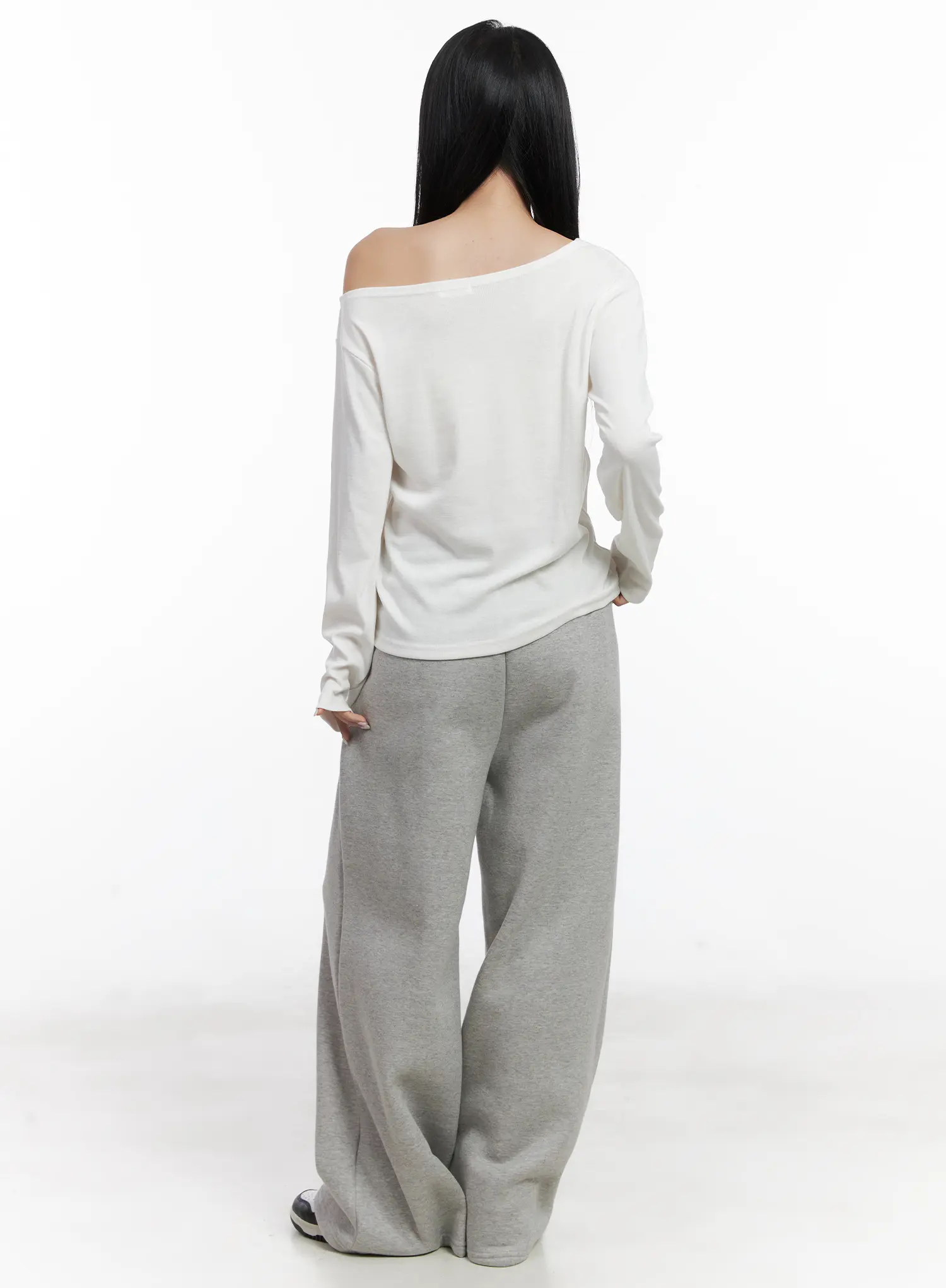Off-Shoulder Long Sleeve Graphic Top CN528 - Image 5