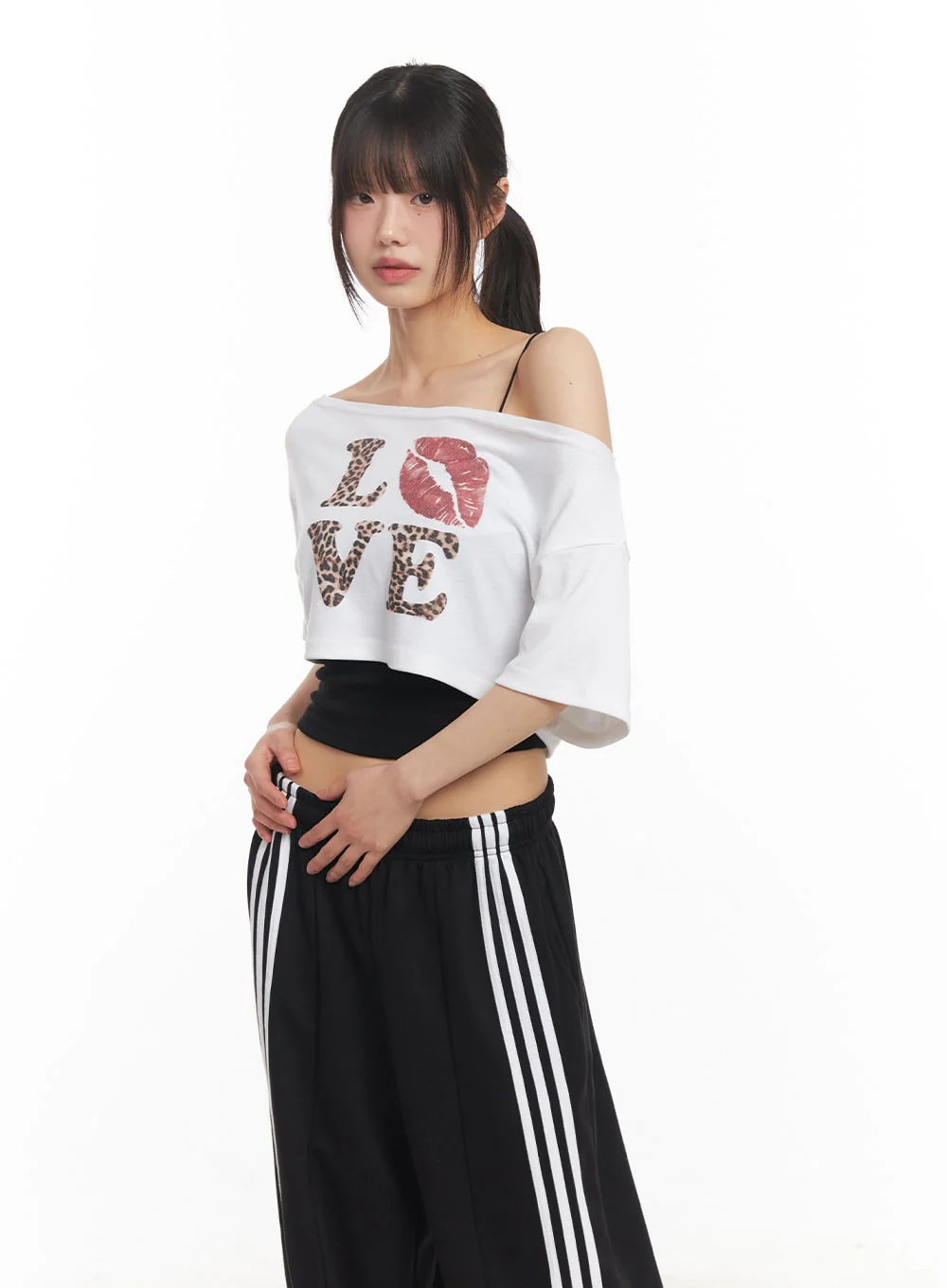 One-Shoulder Leopard Graphic Crop Top CA523 - Image 2