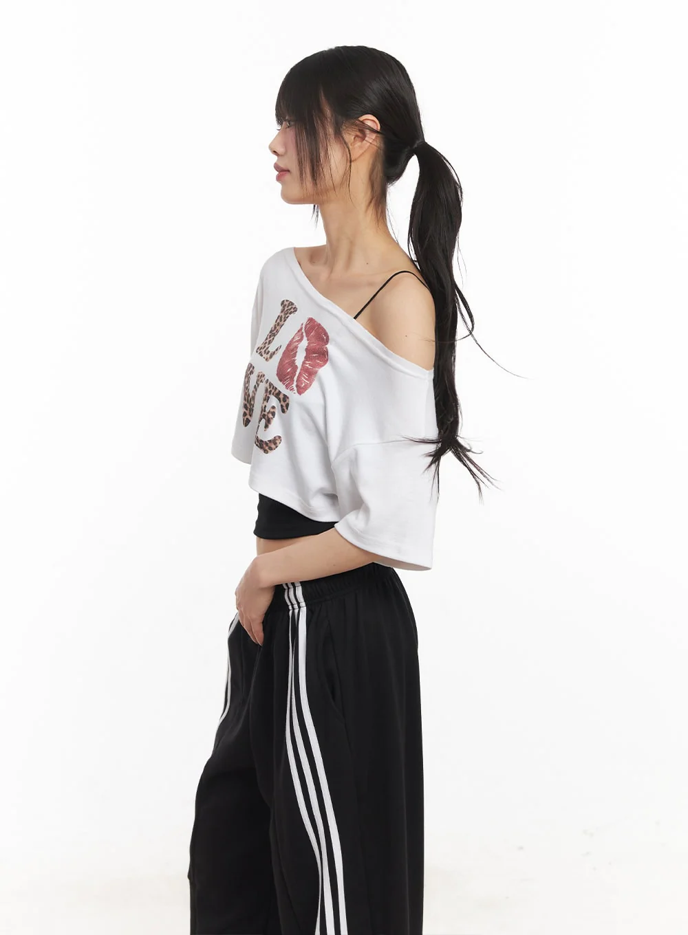One-Shoulder Leopard Graphic Crop Top CA523 - Image 3