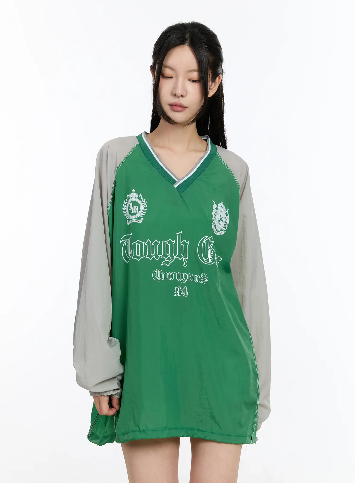 Oversized V-Neck Graphic Sweatshirt CA507 - Image 4