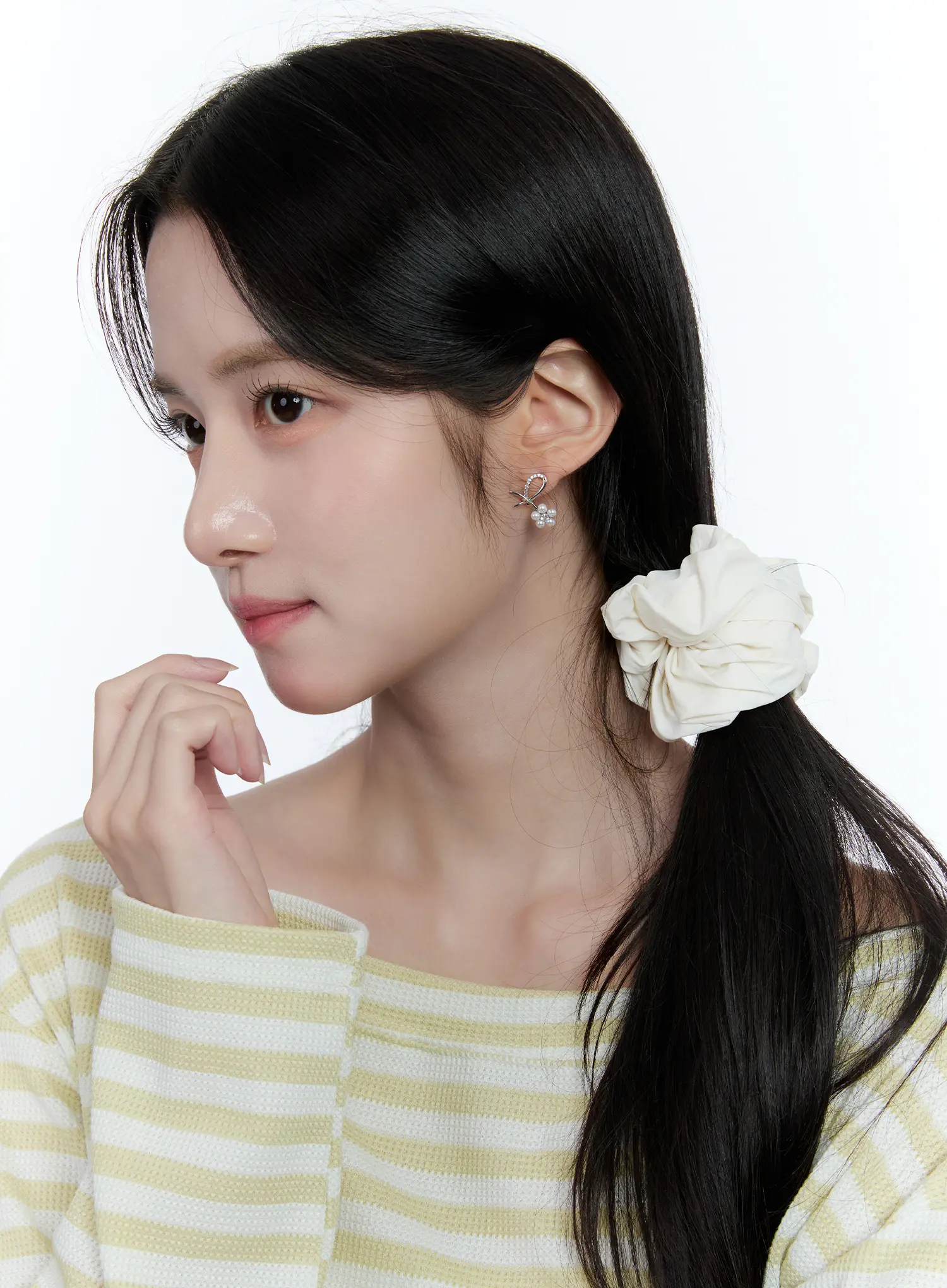 Petal-Shaped Lustrous Bead Earrings CC0608 - Image 2