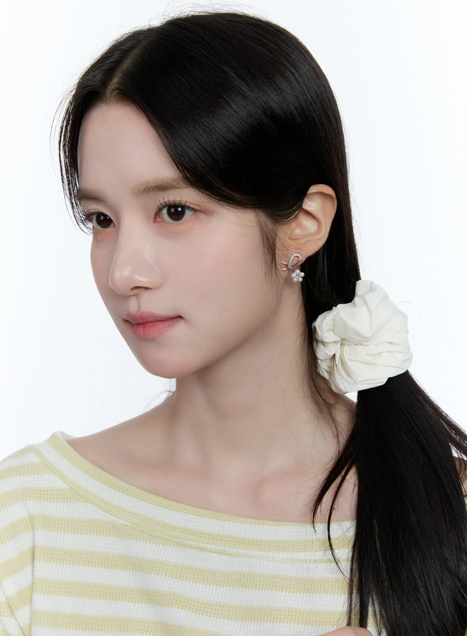 Petal-Shaped Lustrous Bead Earrings CC0608 - Image 3