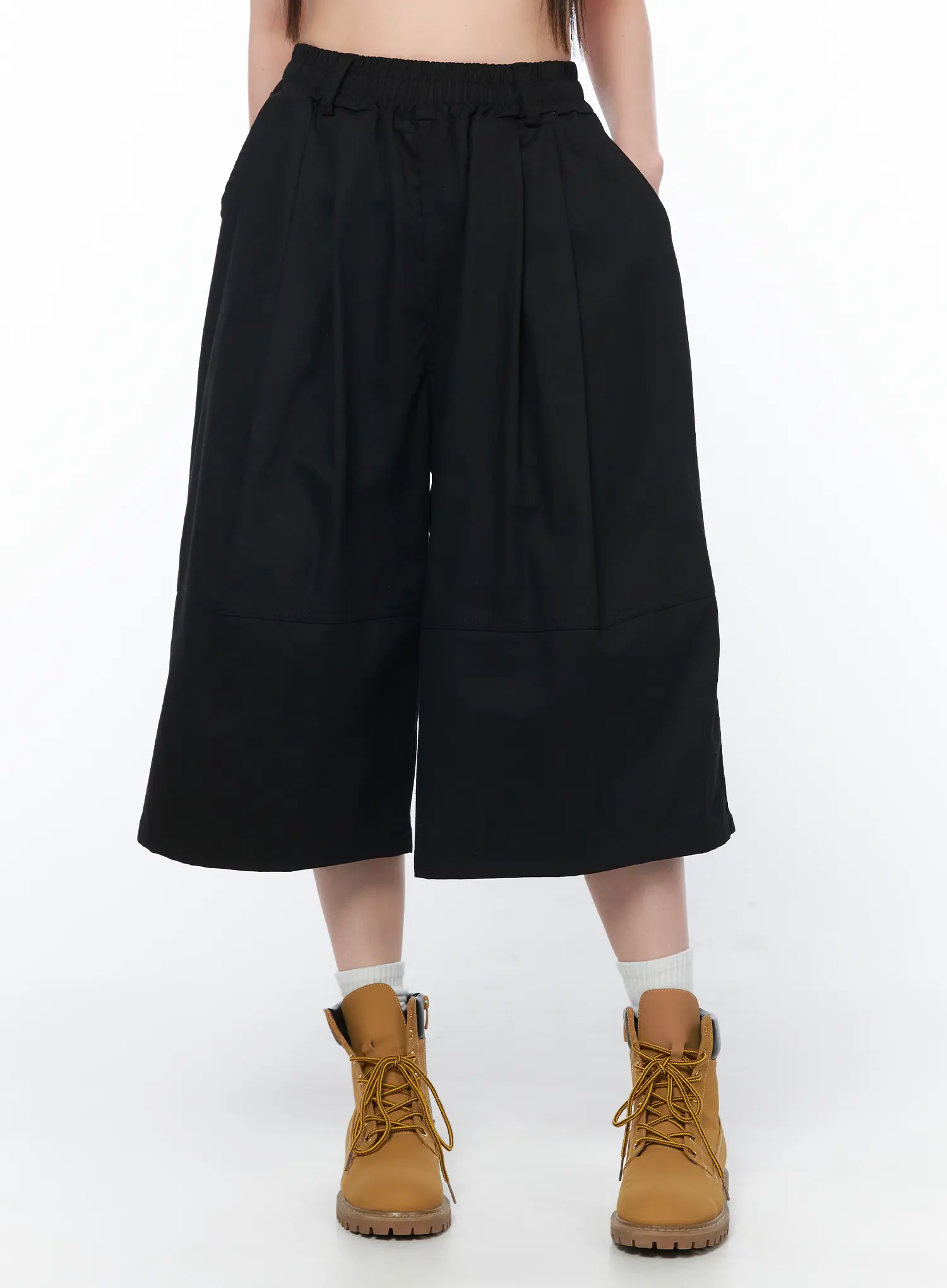 Pleated Bermuda Pants CA528