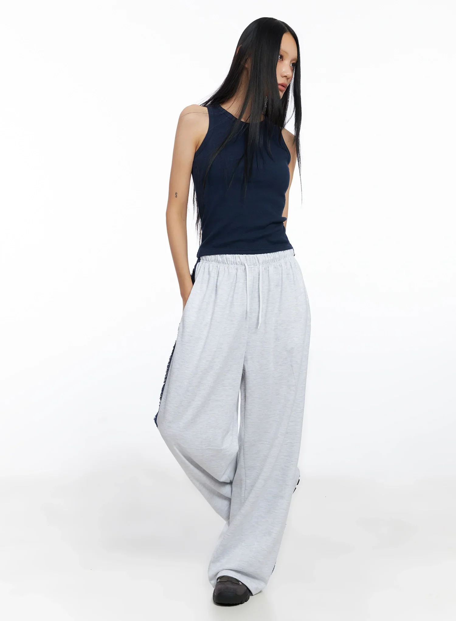 Ribbed Sleeveless Crop Top IO517 - Image 2