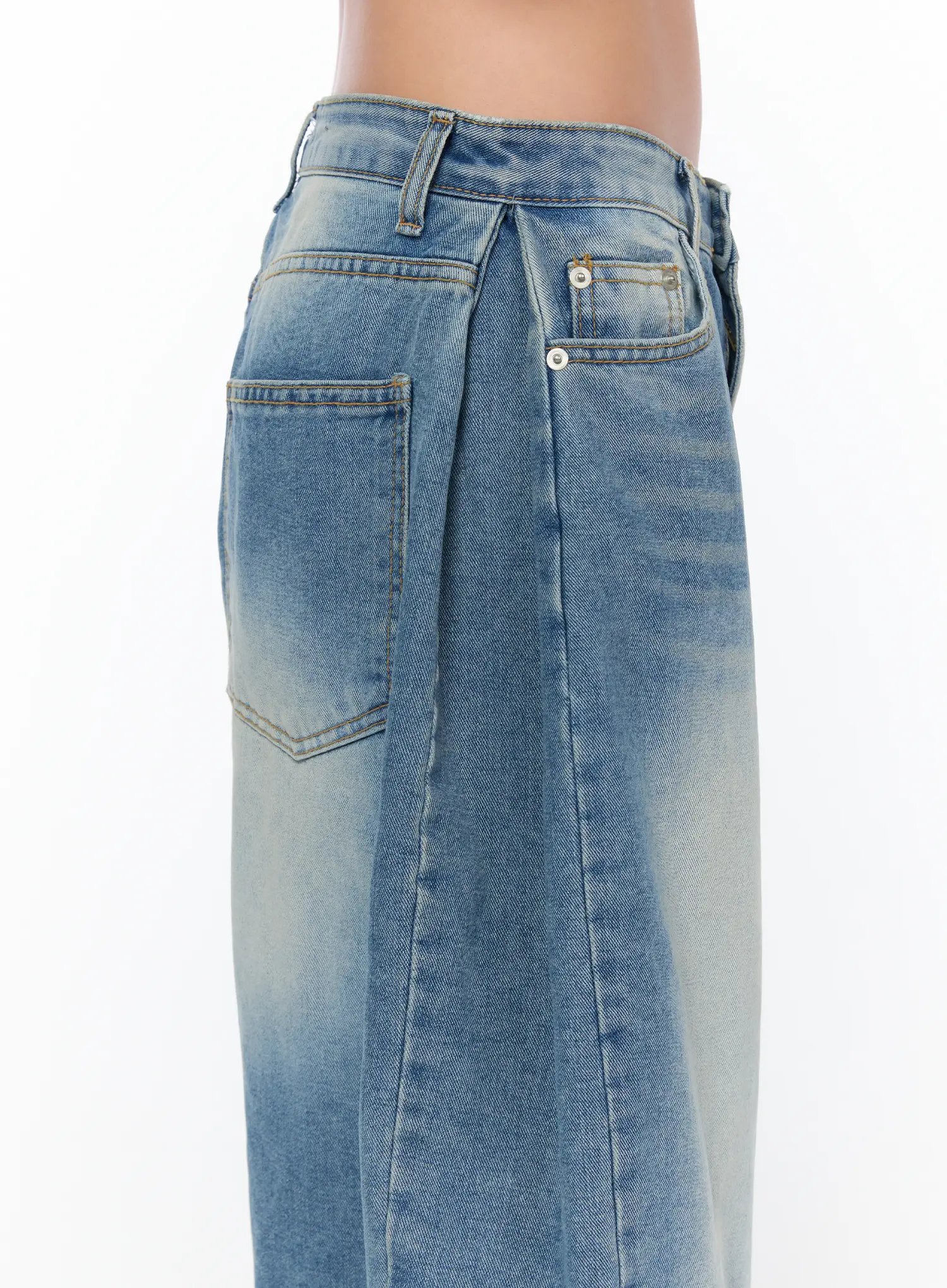 Side Pintuck Washed Bermuda Shorts CA514 - Image 3