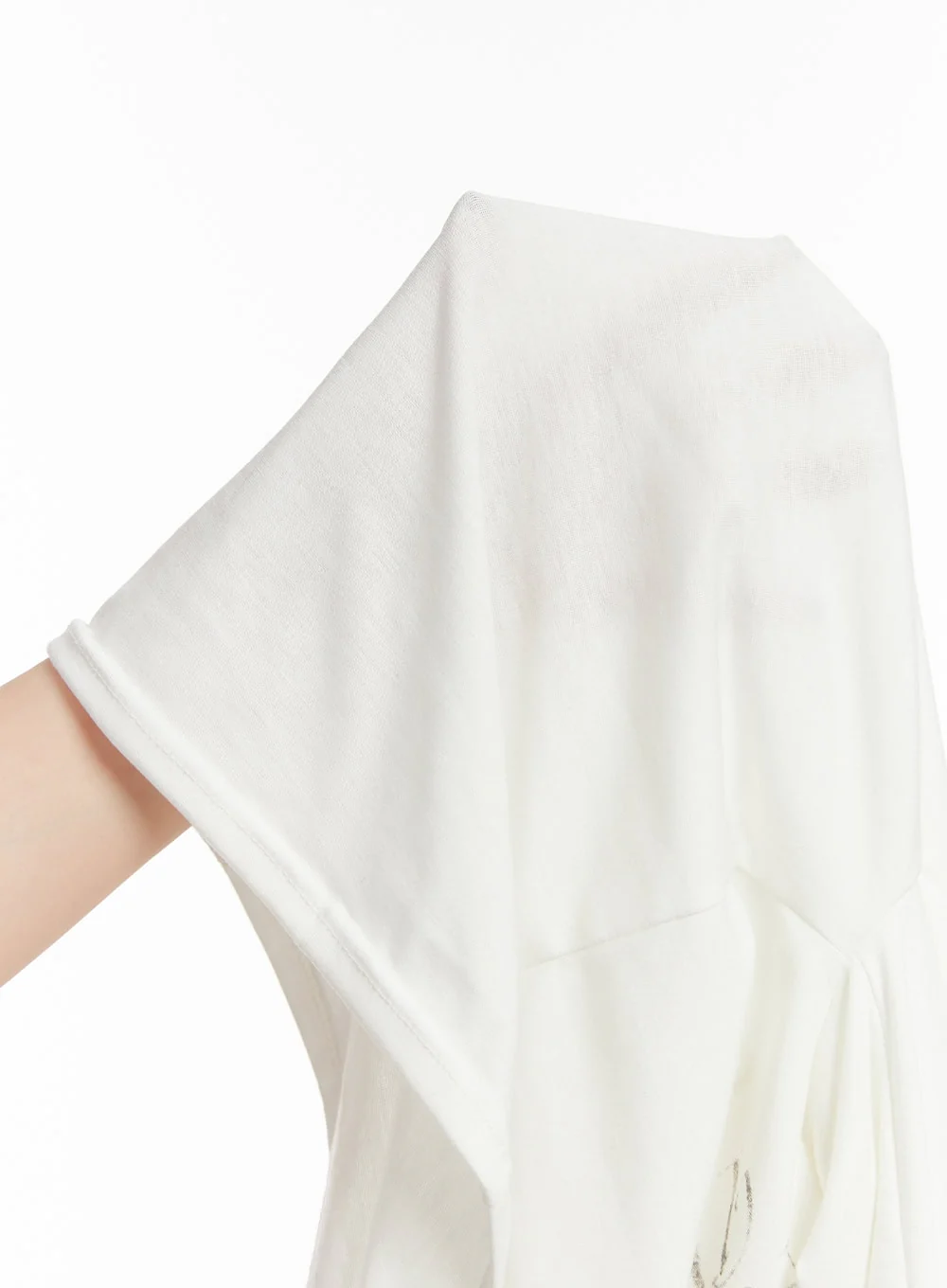 Slim-Fit Off-Shoulder Graphic Top CF518 - Image 10