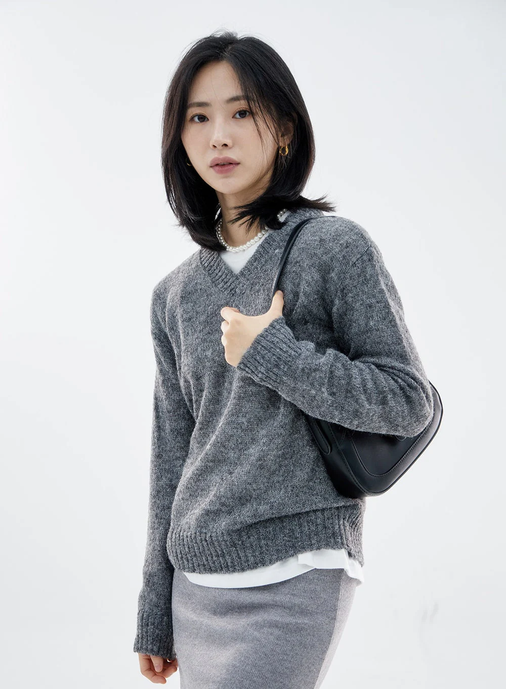 Soft V-Neck Knit OO07 - Image 9
