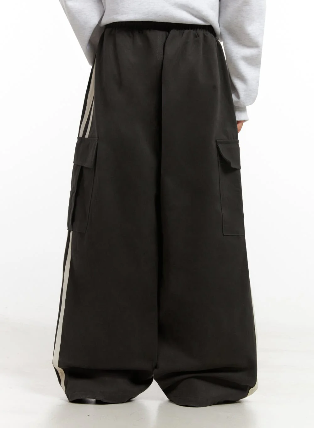 Wide-Fit Cargo Pocket Pants IN427 - Image 9