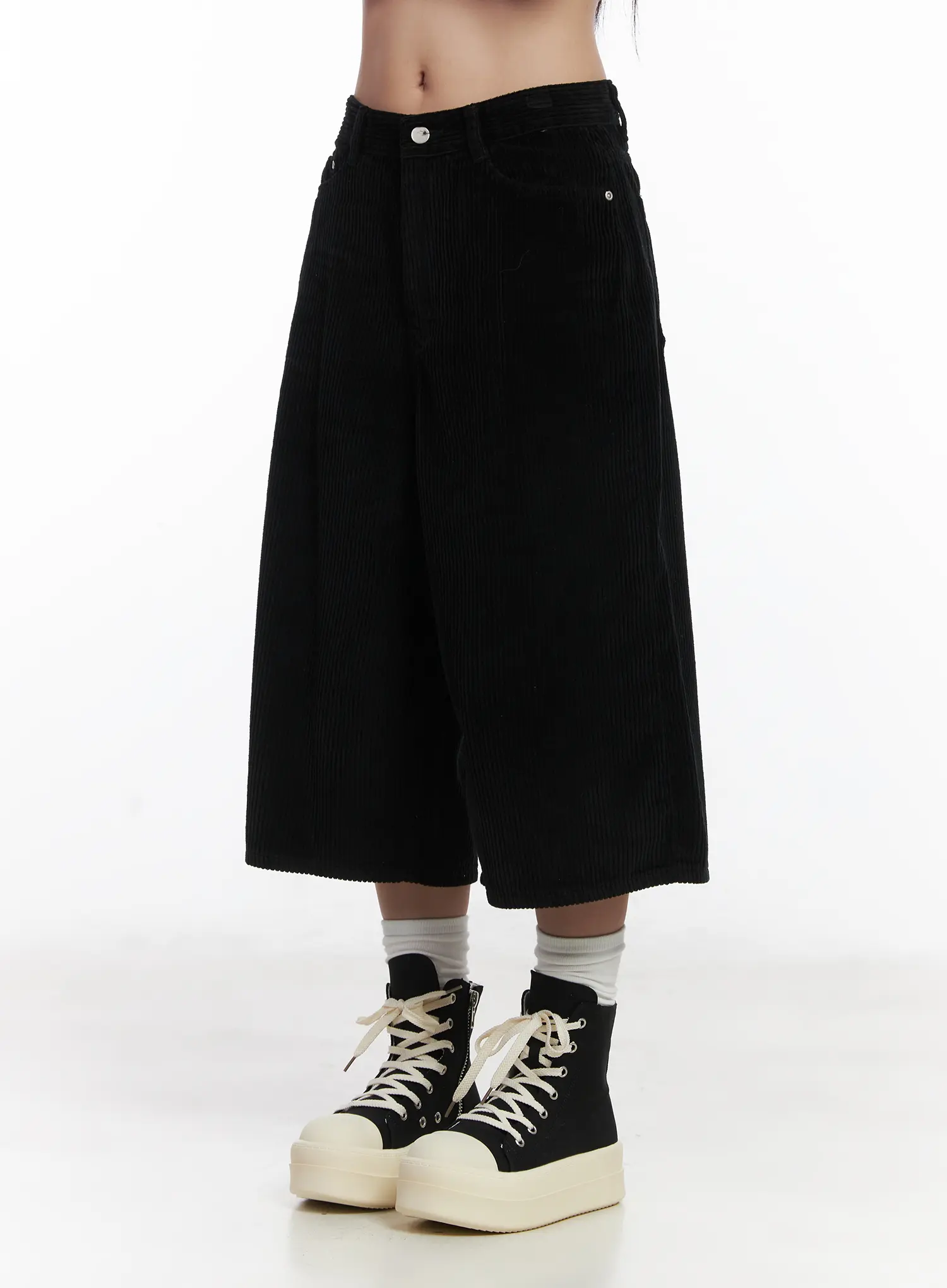 Wide Leg Bermuda Shorts CD529 - Image 10
